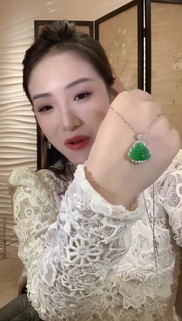 【闪购商品】翡翠吊坠(不含链)18K金镶嵌A22