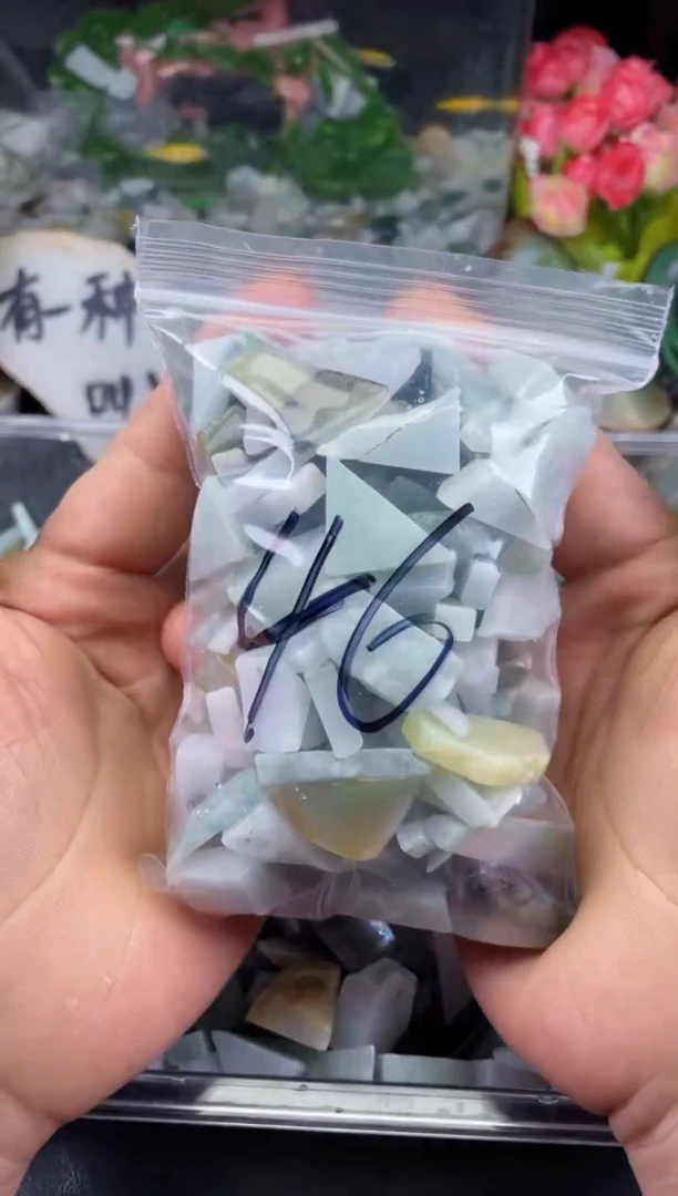 【闪购商品】翡翠颈饰未镶嵌天然翡翠边角中号500克46