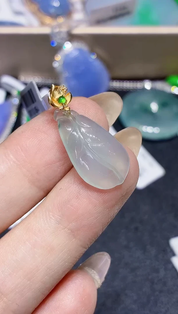 颈饰18K金镶嵌翡翠天然A货翡翠