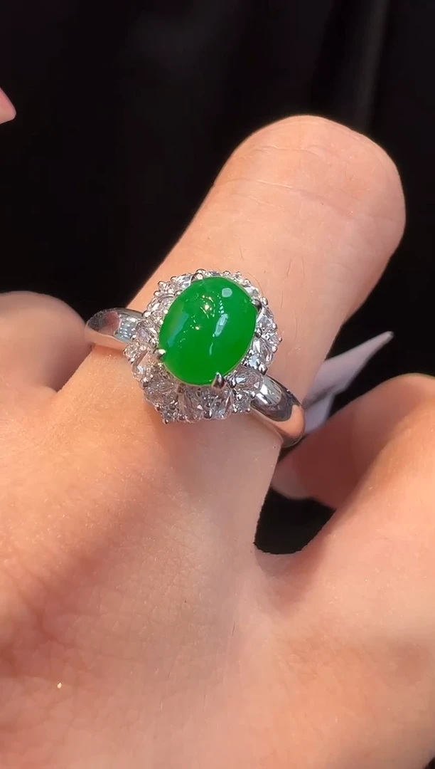 18K金镶嵌戒指翡翠戒指