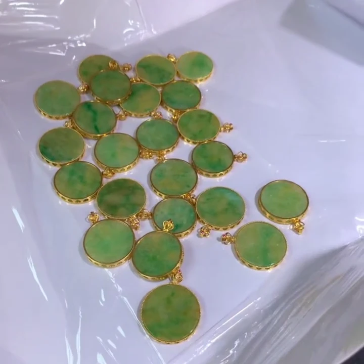 【逍遥】18K天然A货翡翠圆牌吊坠*888/8528009/多样性发/1件