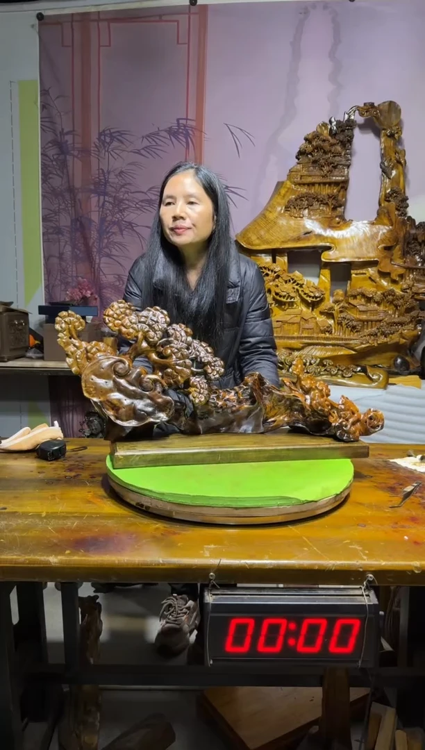 金丝楠华*。金丝楠木雕刻摆件