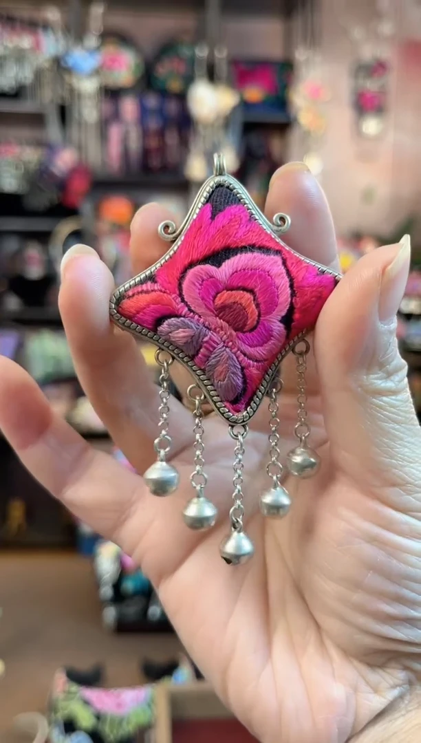 织绣民族风手工非遗老绣饰品536