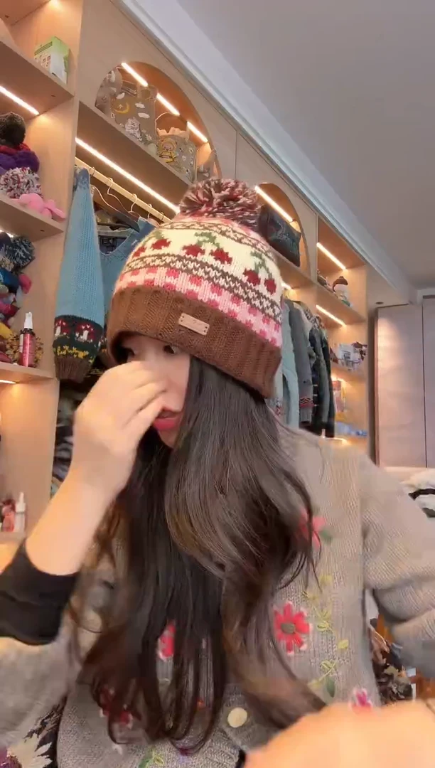 羊毛深咖色翻边樱桃帽