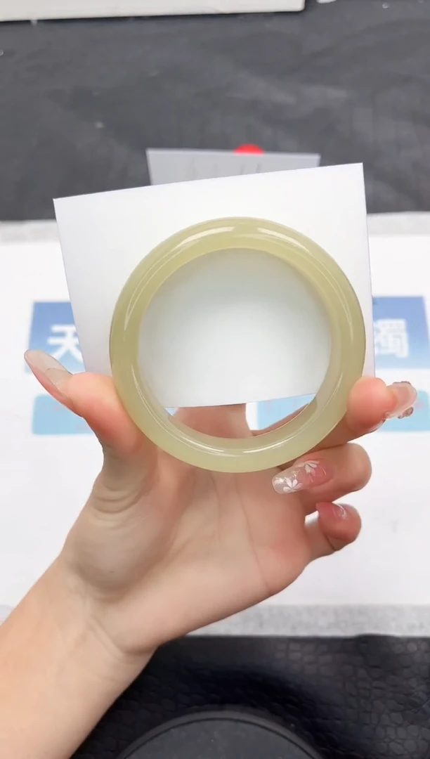 【闪购商品】石英质玉手镯未镶嵌K13-56.2