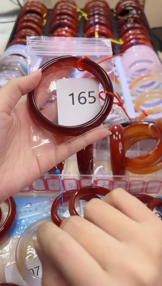 玛瑙/玉髓手镯未镶嵌62圈口*165