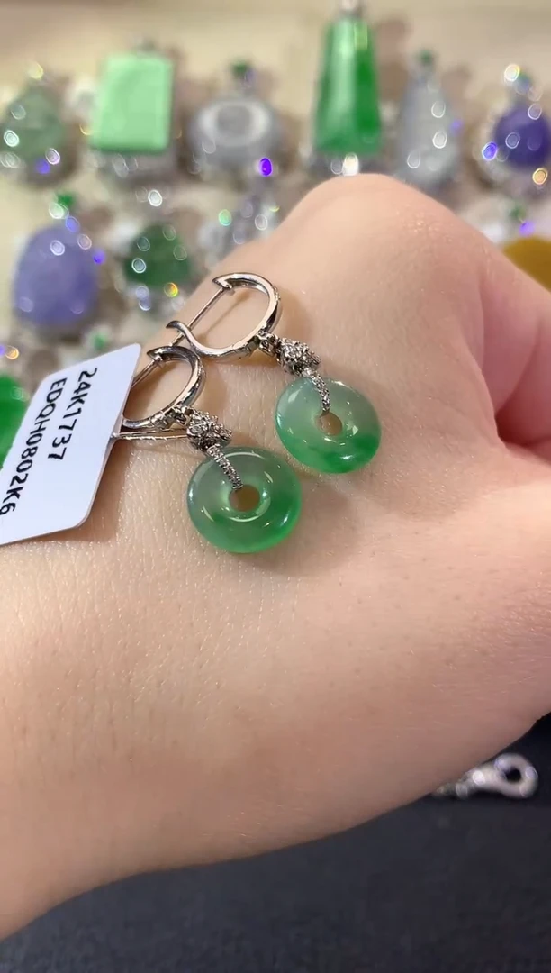 18K金镶嵌翡翠耳饰冬日珠宝W8