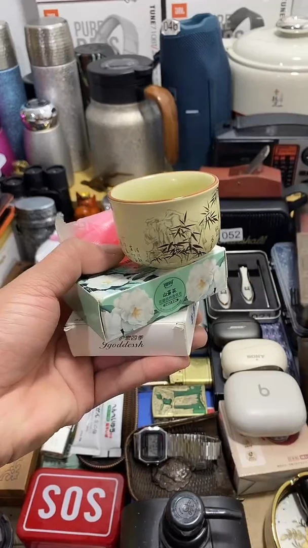 手工艺品琉璃空****7闪购商品如图所示