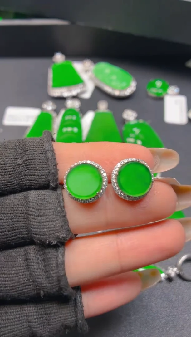 银S925镶嵌翡翠耳饰1