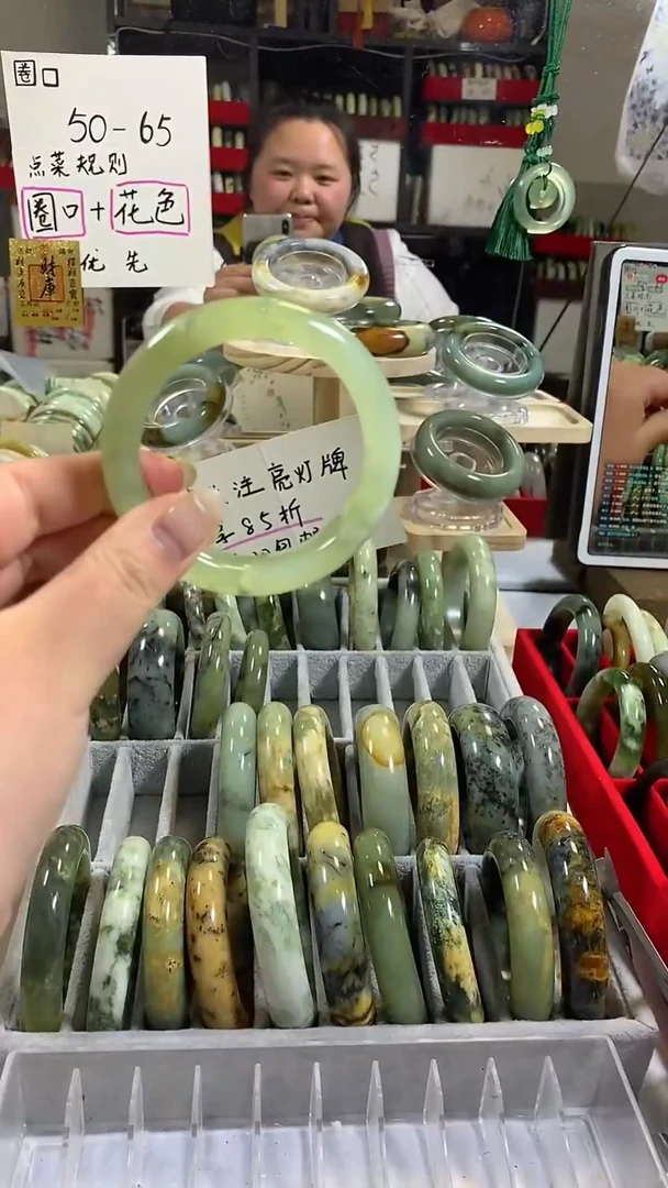 未镶嵌岫玉手镯37 54+ 包容