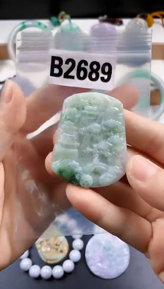 颈饰未镶嵌翡翠天然翡翠吊坠挂件