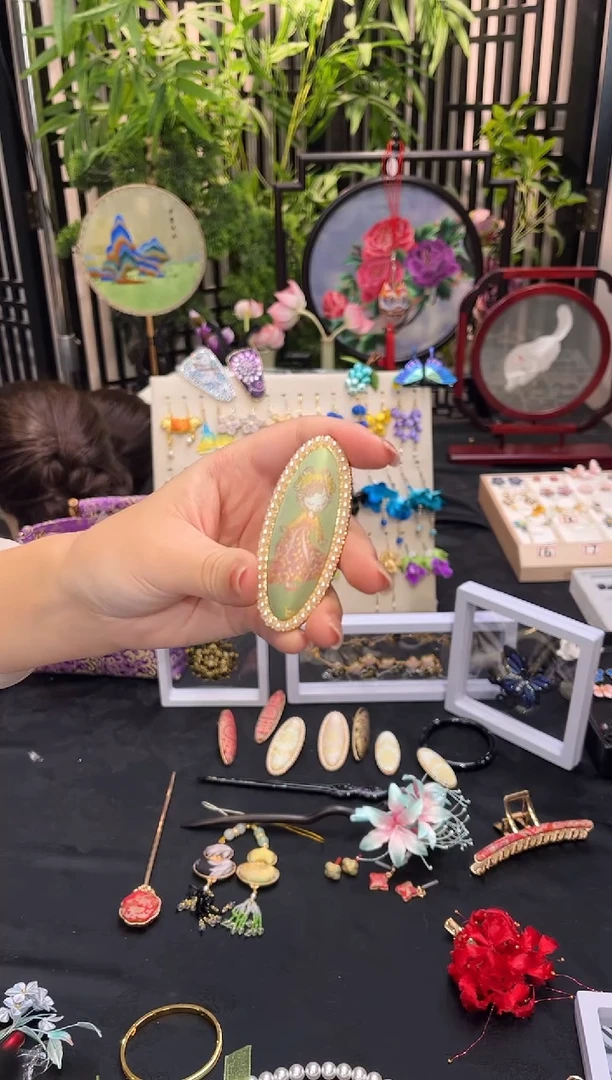 织绣消***月非遗苏绣手工饰品