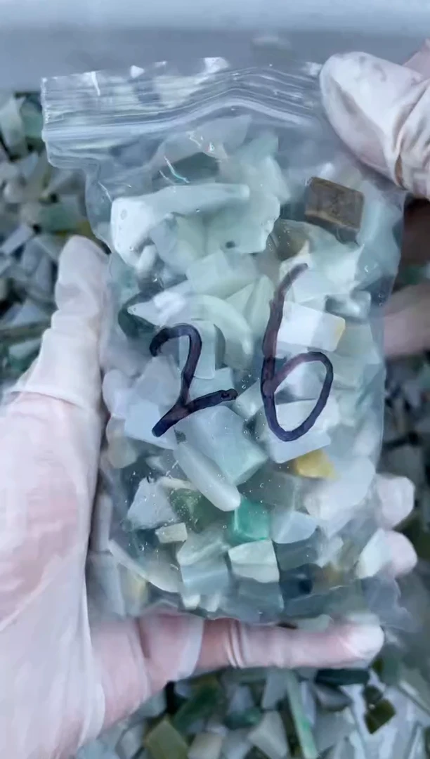 【闪购商品】翡翠颈饰未镶嵌天然A货边角小号500克26