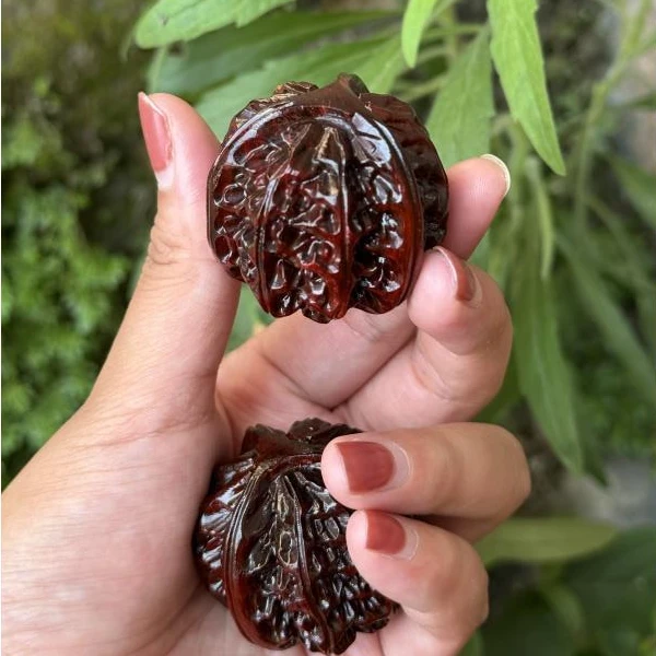 B09紫檀木雕刻核桃精品手把件