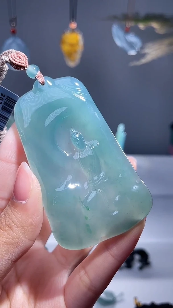 颈饰未镶嵌翡翠观音