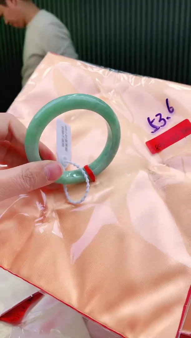 未镶嵌手镯翡翠53+