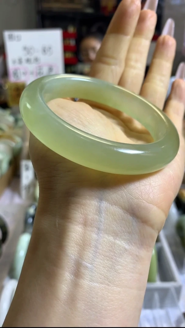 未镶嵌岫玉手镯28 56+ 包容