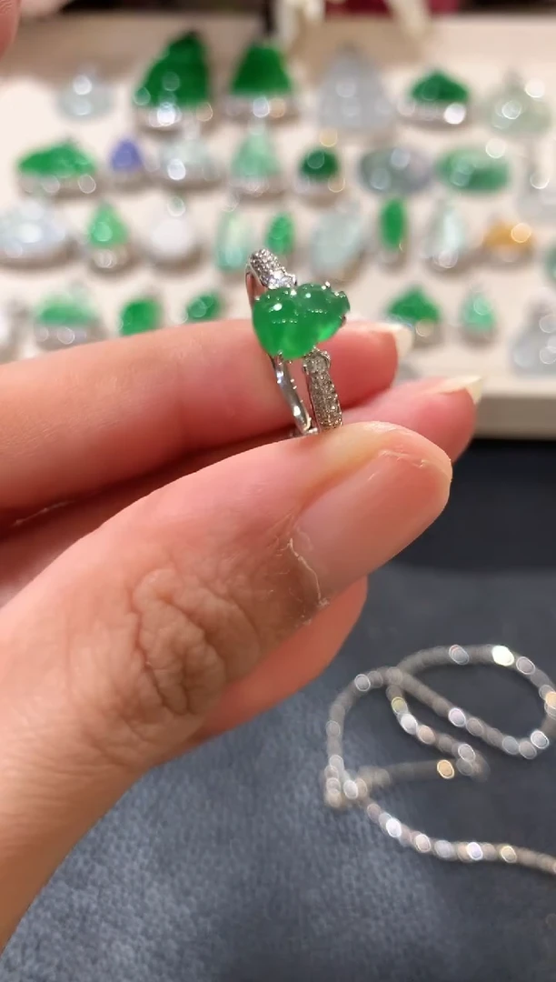 18K金镶嵌戒指翡翠z47