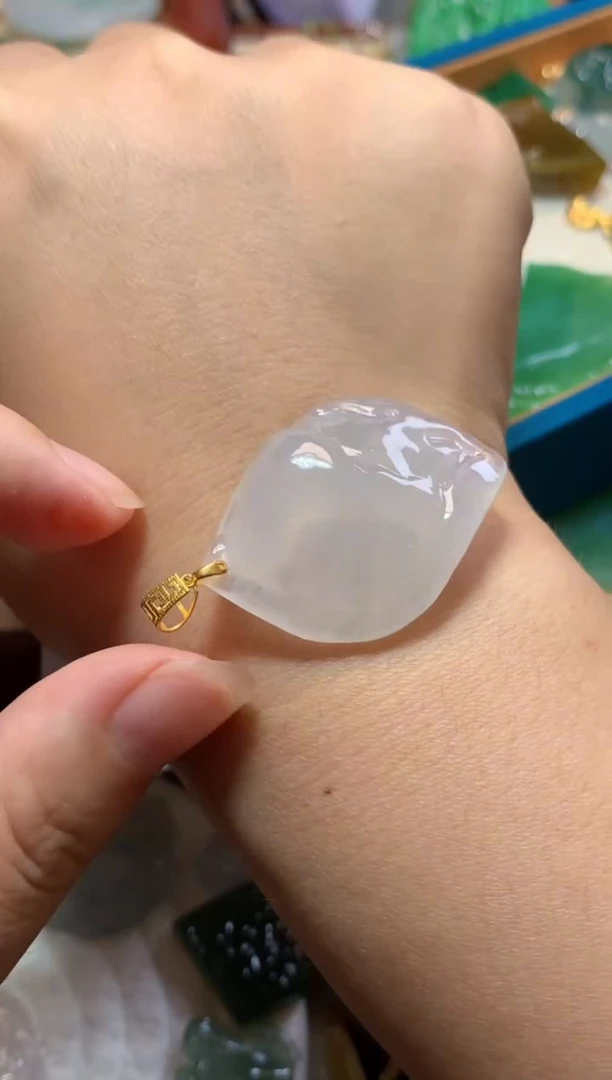 翡翠18K金镶嵌吊坠(不含链)吊坠