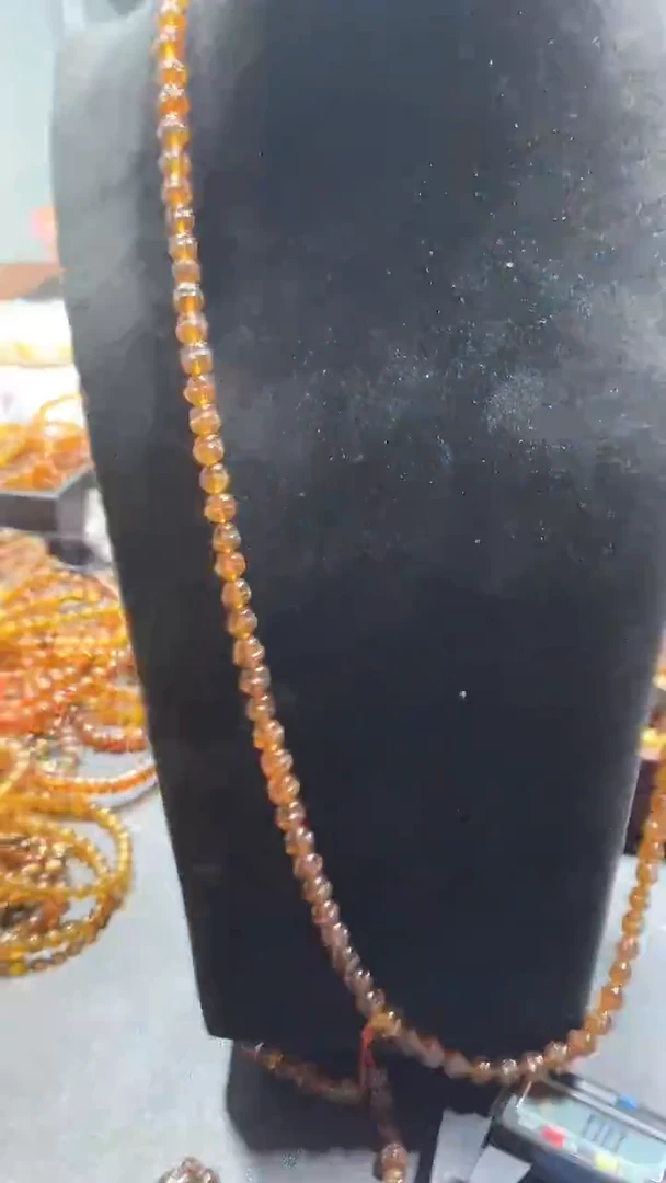 琥珀颈饰未镶嵌破**蝶天然缅甸琥珀珠子