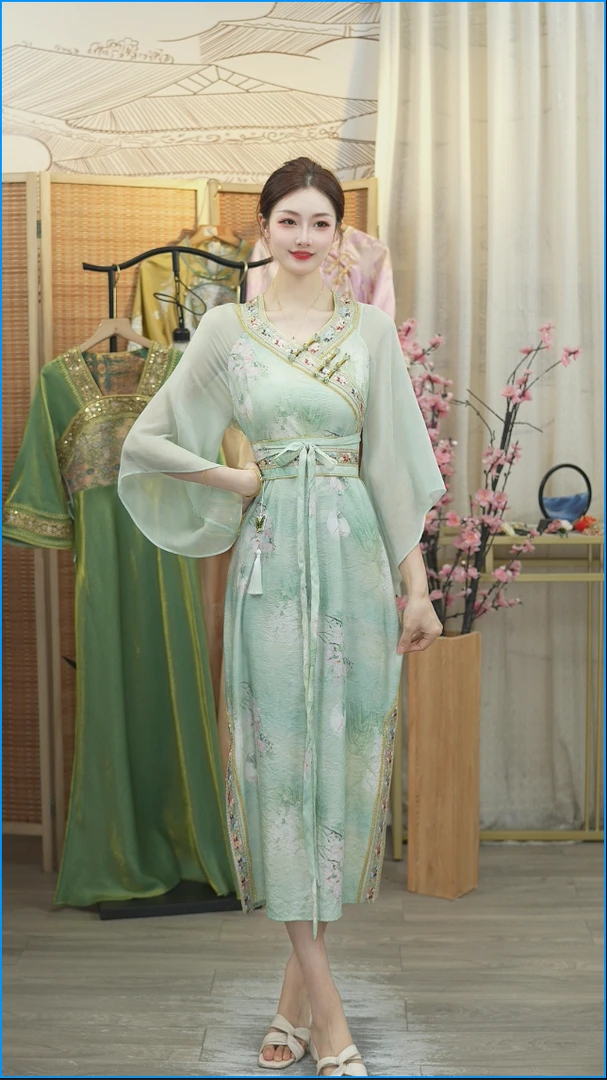 微岚熙2025夏季新款中国风飘逸绿色日常长款连衣裙2769