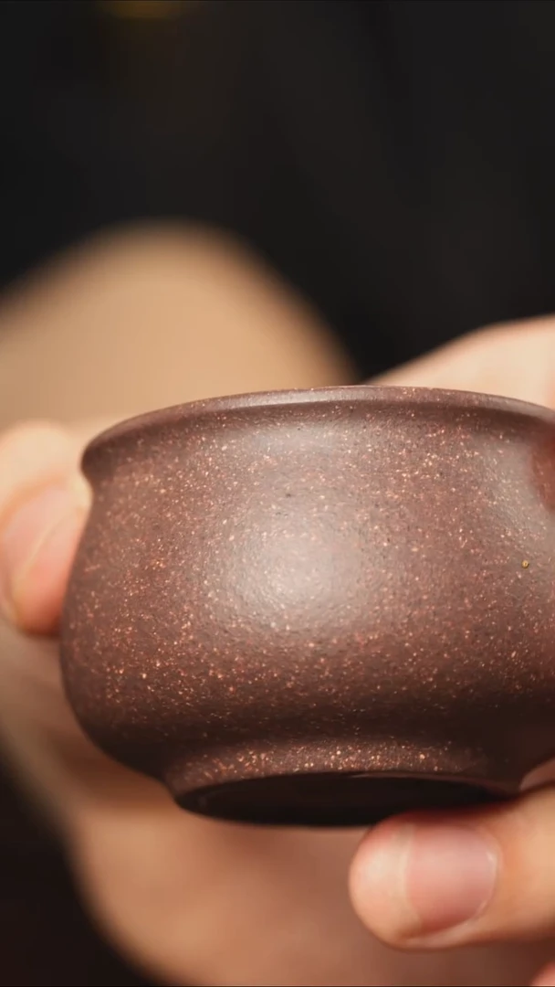 宜兴紫砂紫玉金砂小圆杯