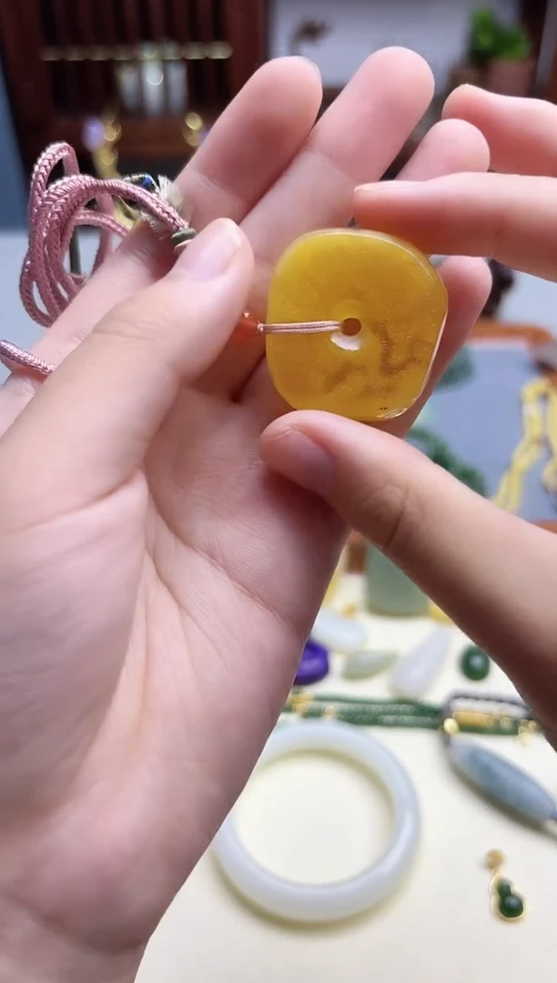 蜜蜡颈饰未镶嵌蜜蜡方扣吊坠YX