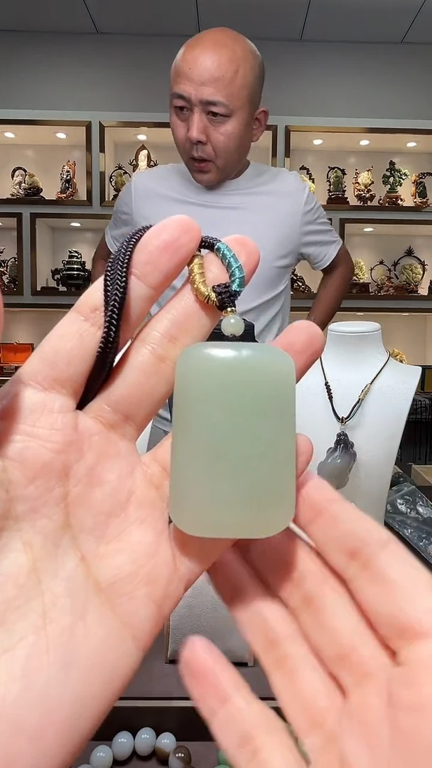 和田玉未镶嵌颈饰苏