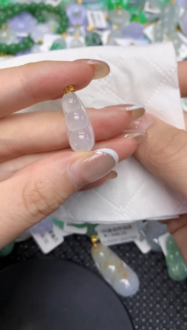 颈饰18K金镶嵌翡翠1111111