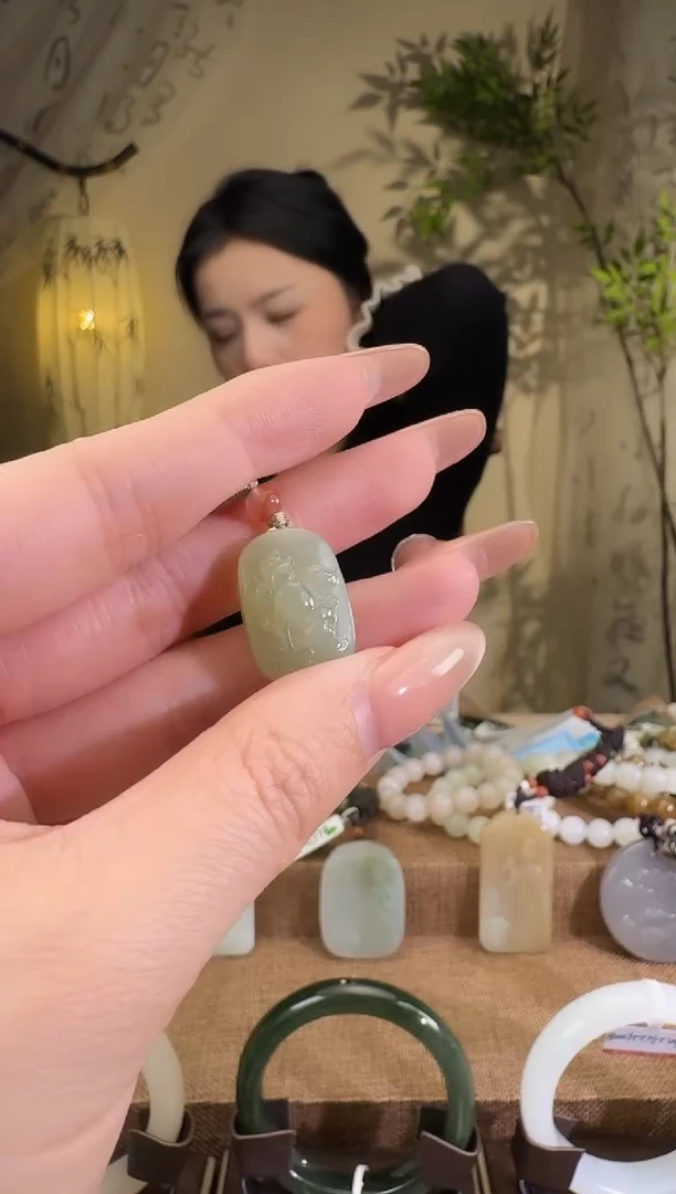 【闪购商品】和田玉颈饰未镶嵌花牌