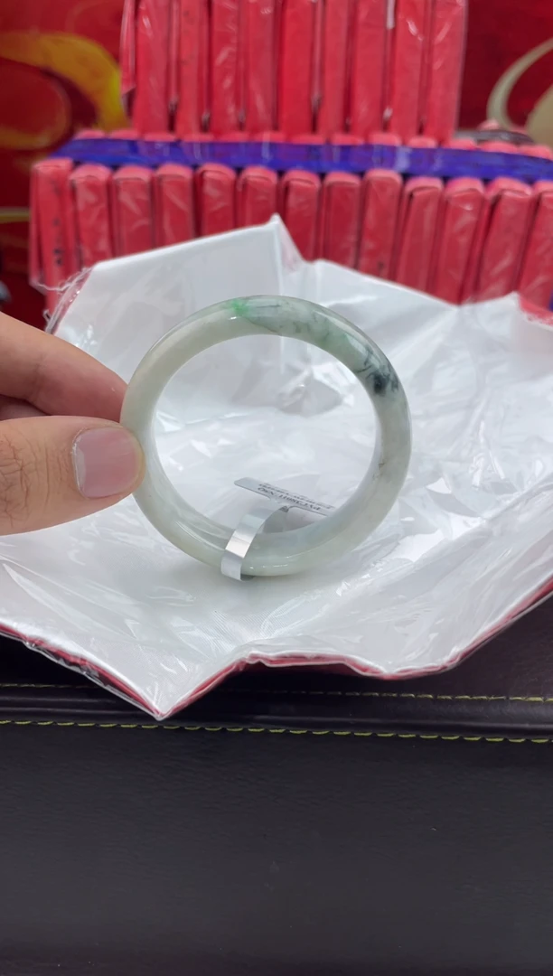 【闪购商品】翡翠手镯未镶嵌5翡翠手镯（微瑕）