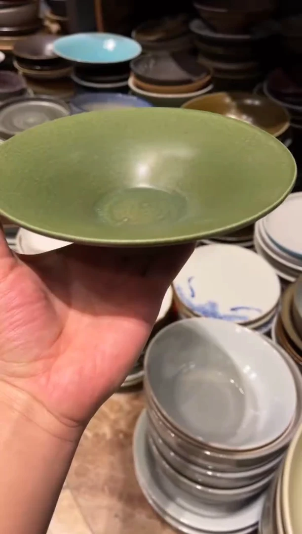 【闪购商品】瓷片400 绿草帽菜盘1个