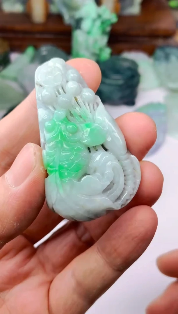 颈饰未镶嵌翡翠金鱼