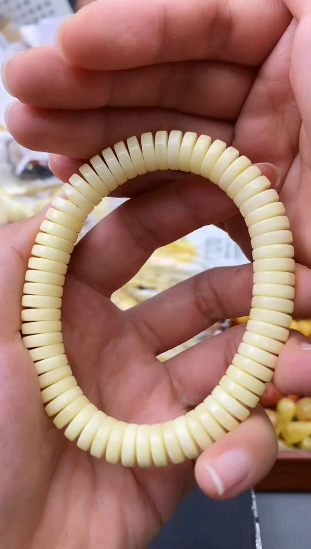 未镶嵌琥珀珠宝奇石128