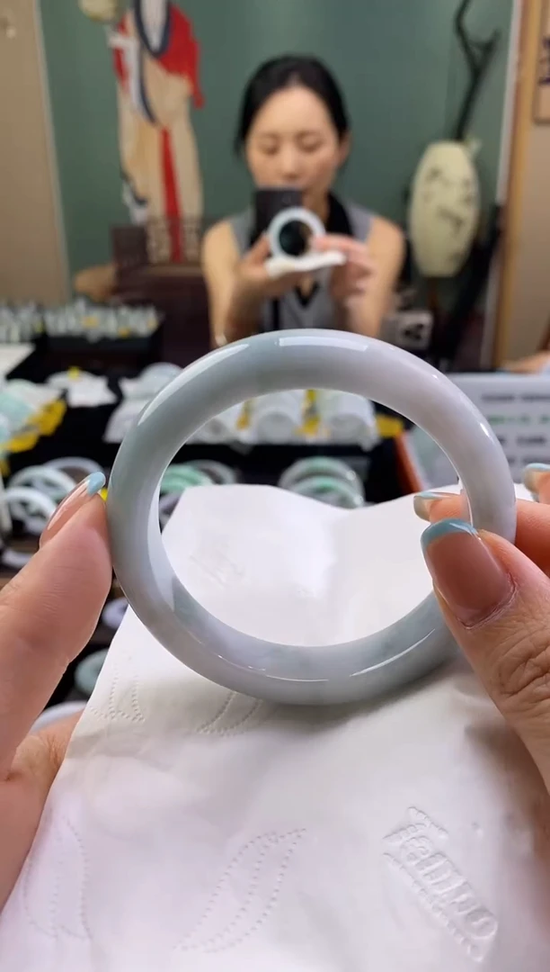 翡翠手镯未镶嵌姐****到56.7圈口t
