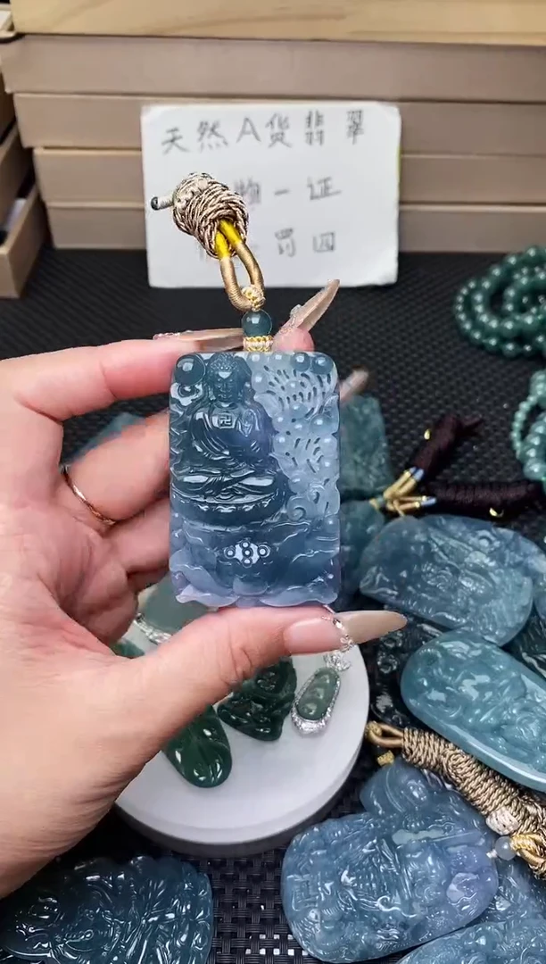 颈饰未镶嵌翡翠