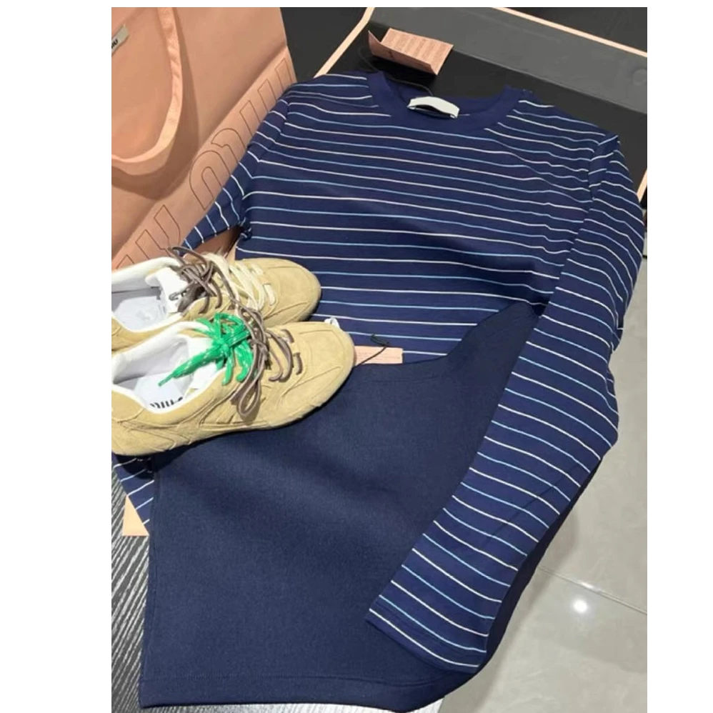 今年流行硫酸铜穿搭穿搭一整套盐系轻熟蓝色条纹T恤套装裙女秋季