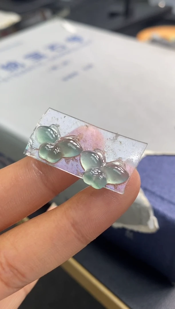 定制翡翠未镶嵌翡翠毛货多样性发其一