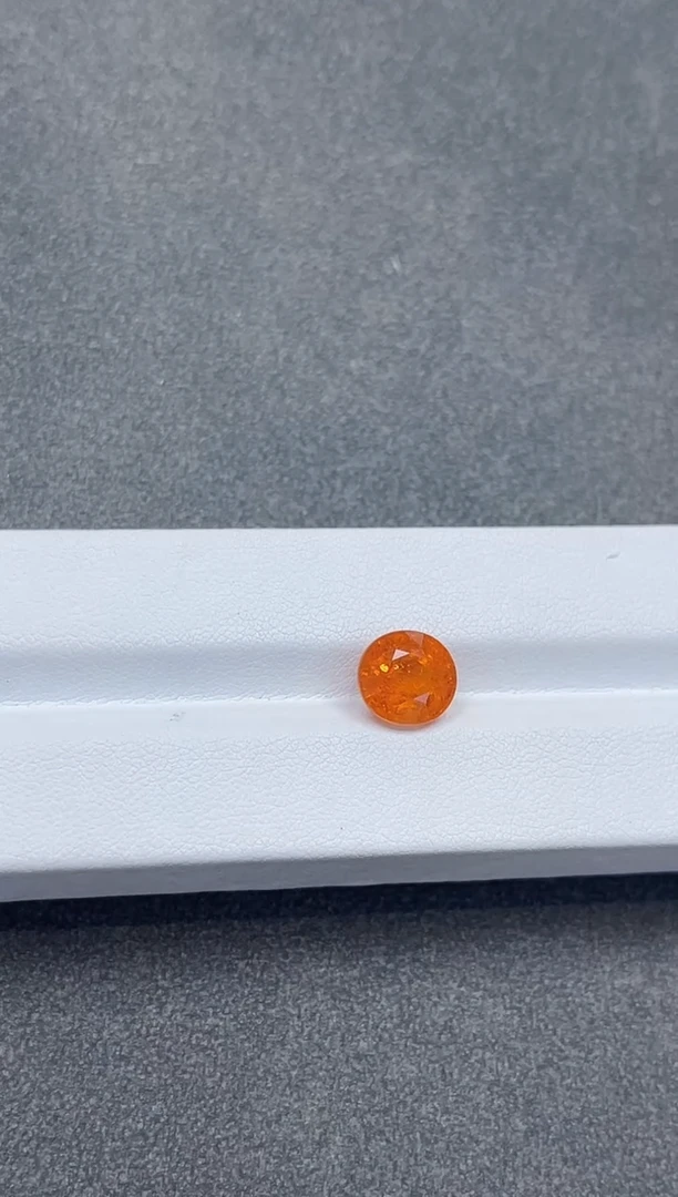 未镶嵌裸石石榴石（芬达石）4.54ct