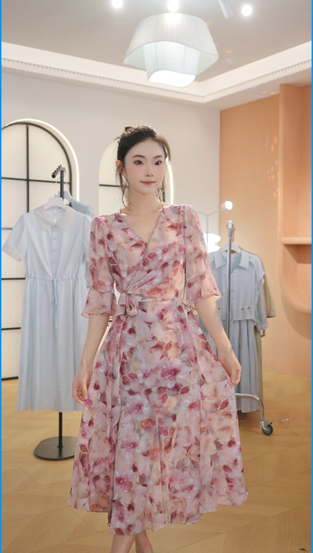 Z8332夏新款气质碎花连衣裙轻奢时尚收腰中长款裙子