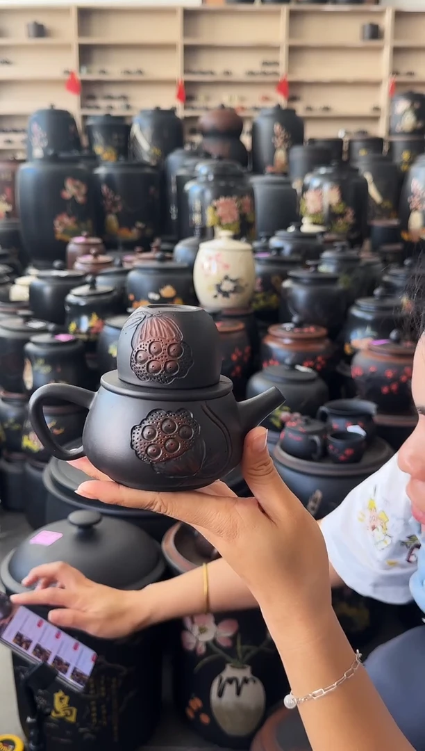 罐瑕疵壶浮雕荷花一壶带一杯