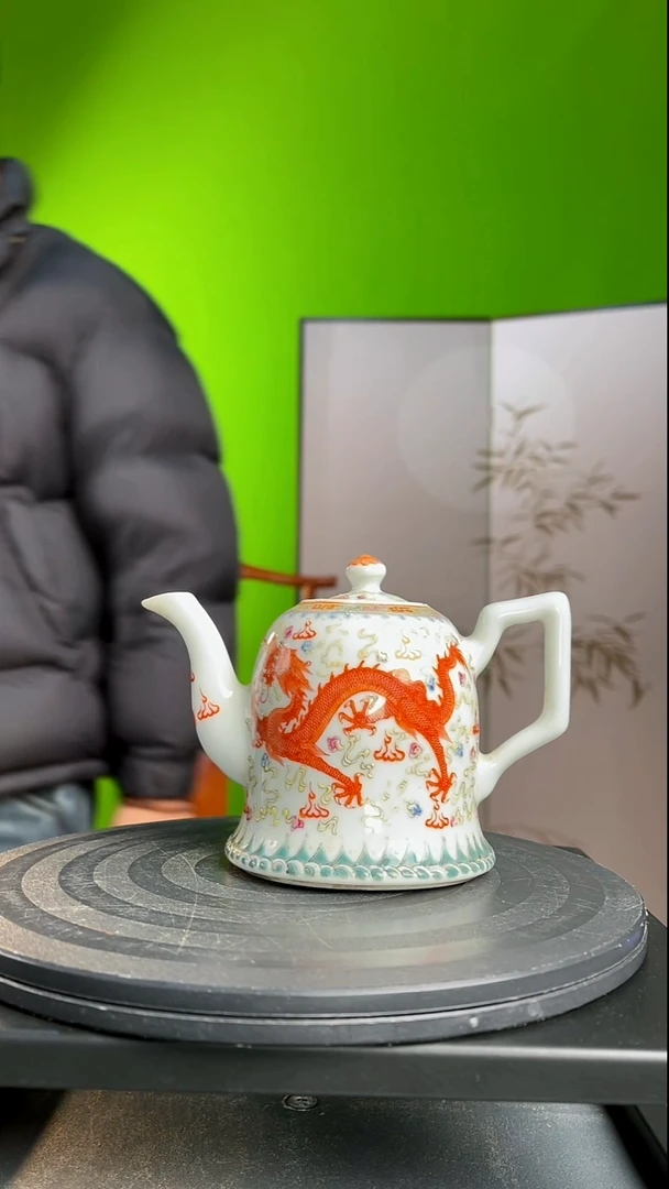 茶器顶**华龙凤茶壶一把