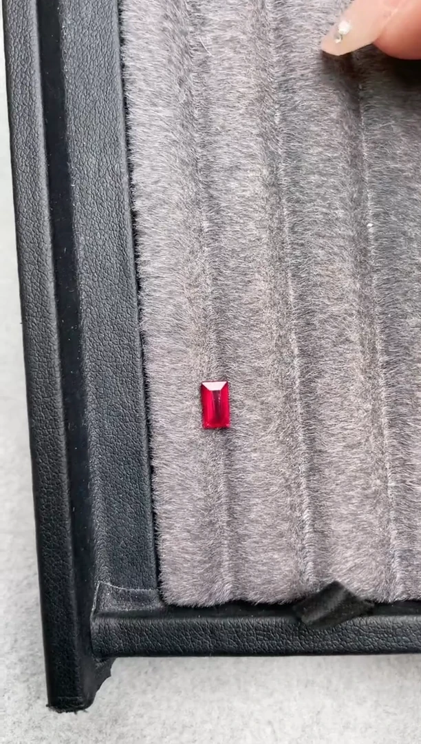 【闪购商品】红宝石裸石未镶嵌0.61ct鸽血红无烧吉尔德