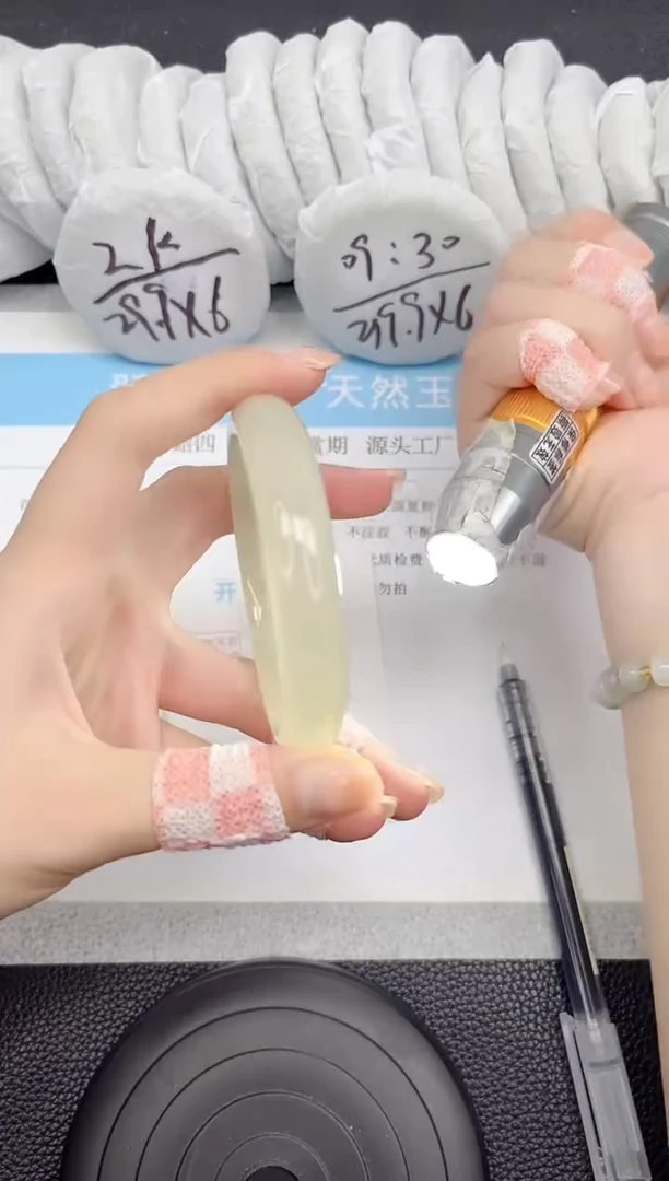石英质玉手镯未镶嵌136-58.7