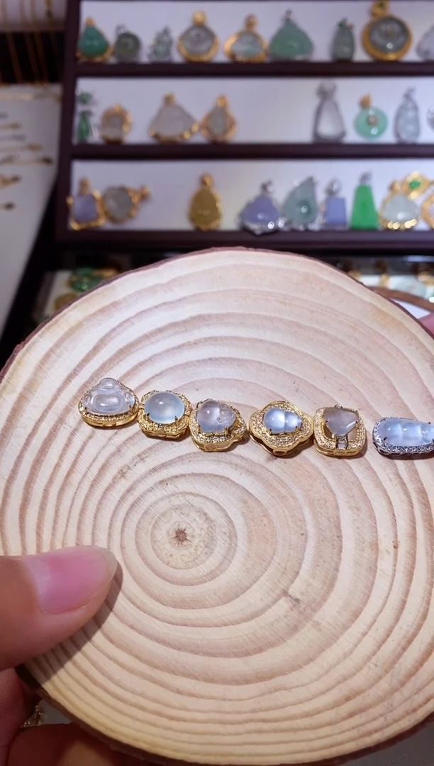 吊坠(不含链)18K金镶嵌翡翠??11111111