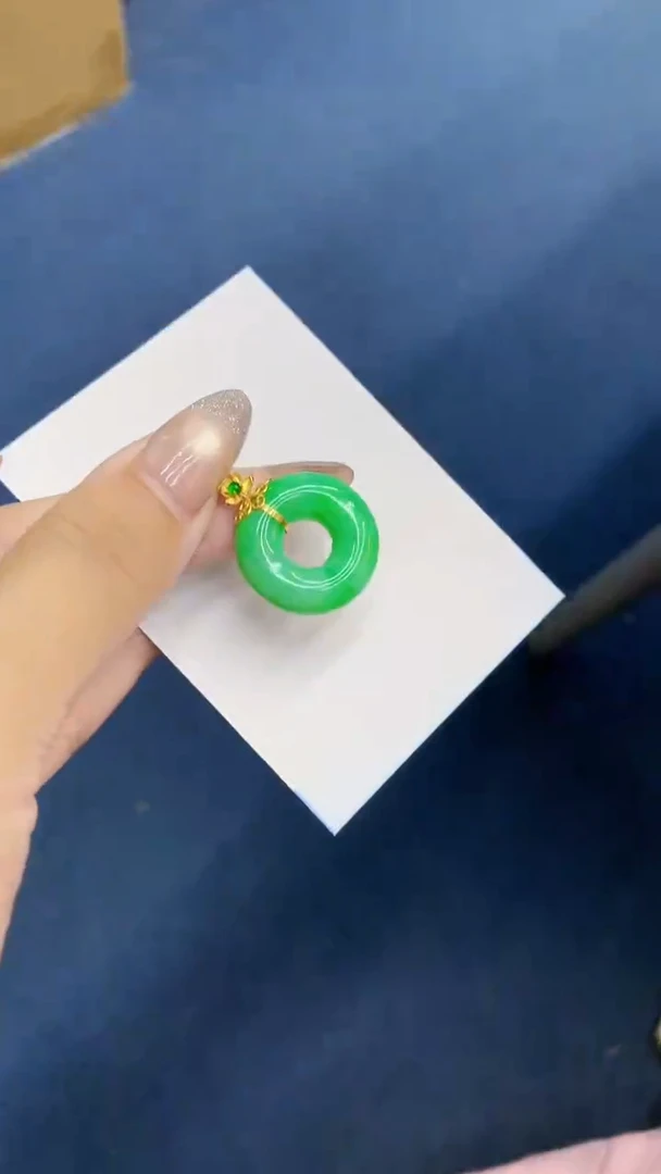 颈饰18K金镶嵌翡翠1