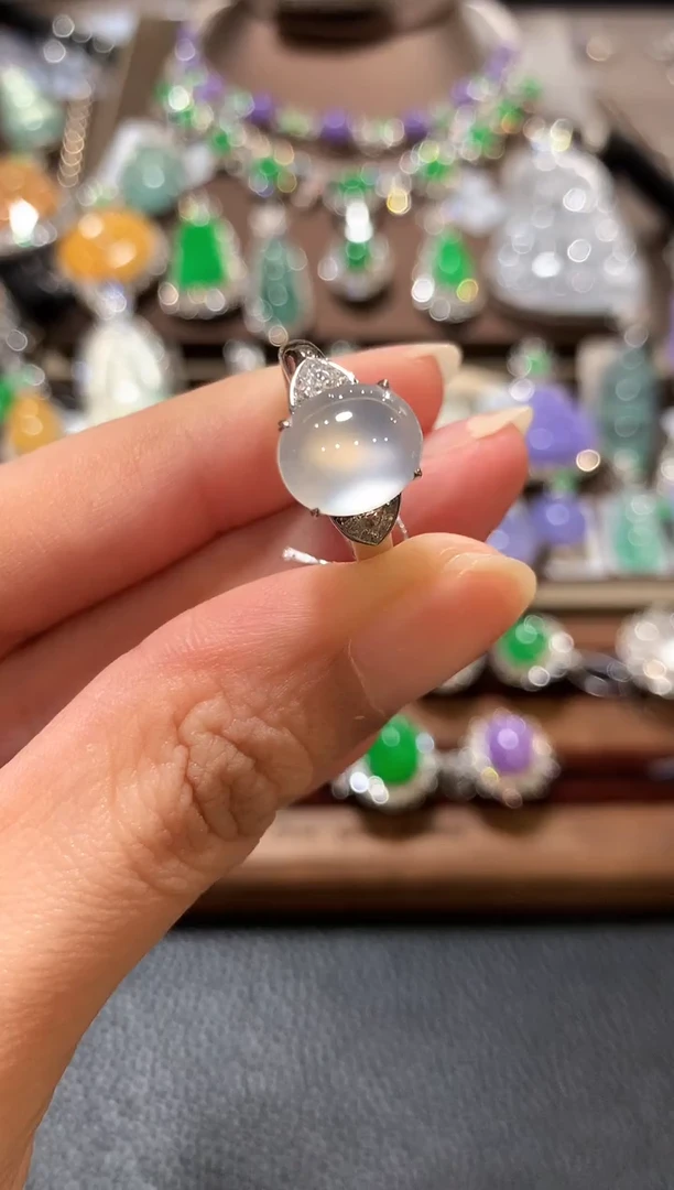 18K金镶嵌戒指翡翠m11