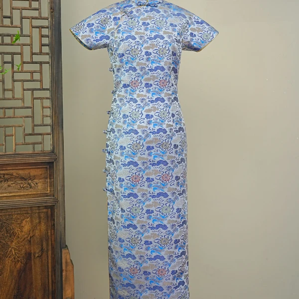 《舞狮滚绣球宋锦》春季新款连肩三分袖全开襟复古旗袍