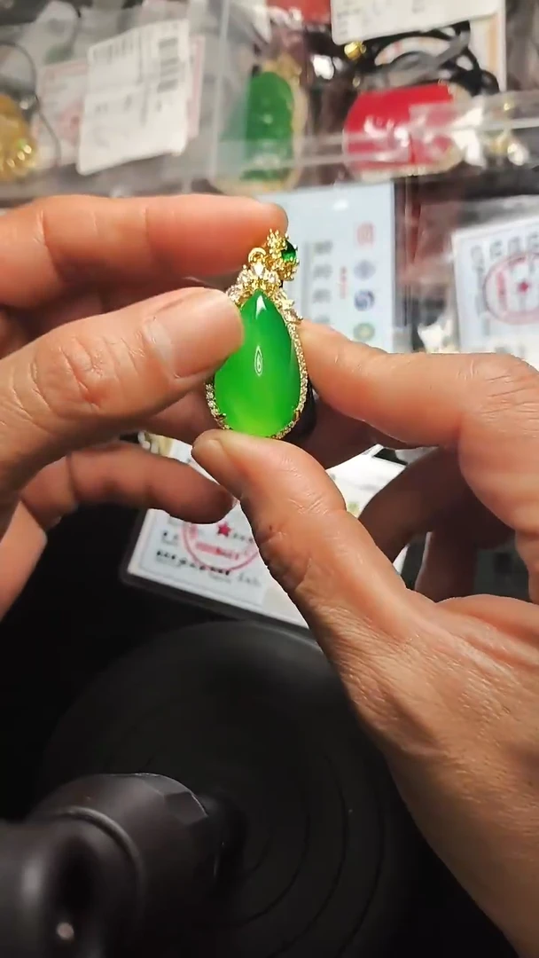 未镶嵌吊坠(赠链)玛瑙/玉髓玛瑙玉髓水滴吊坠