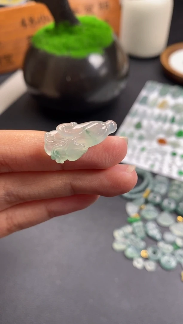 颈饰未镶嵌翡翠翡翠冰种裸石